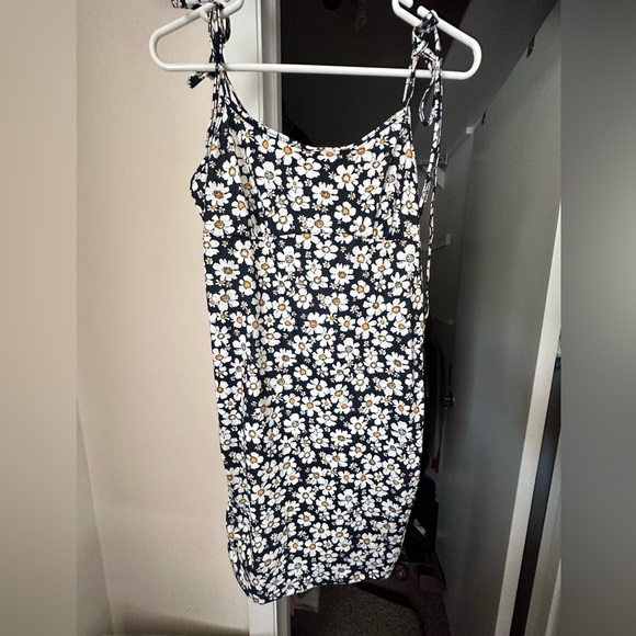 Body con floral dress - Picture 2 of 6